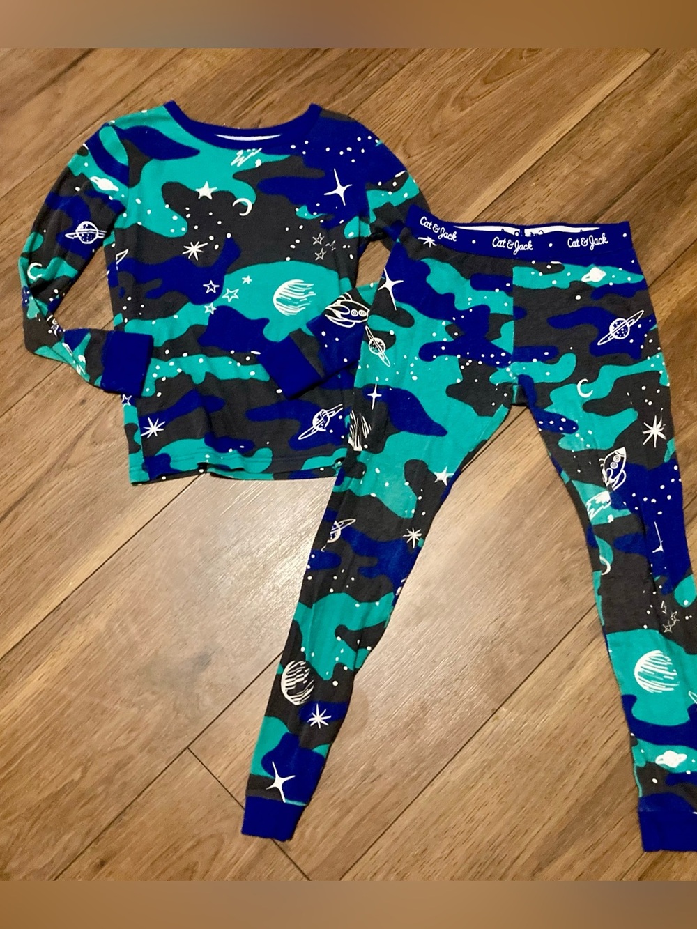 Cat & Jack Kids Space Pajamas - Blue & Green, boys size 8 Nice